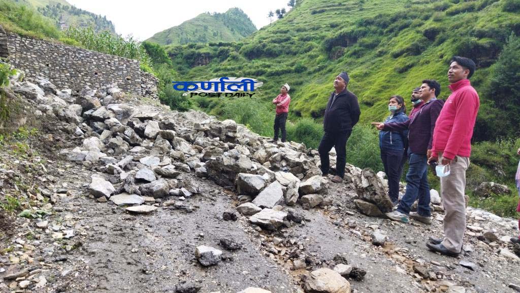 पहिरोले उर्थु–पटमारा सडक खण्ड अबरुद्धःस्थानीयलाइ सास्ती