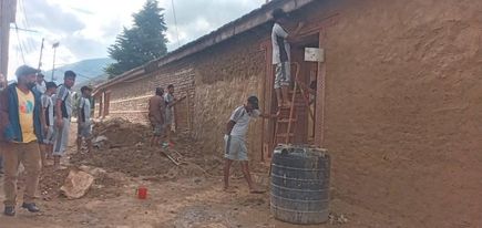 चन्दननाथ मन्दिर सजावटमा सेना