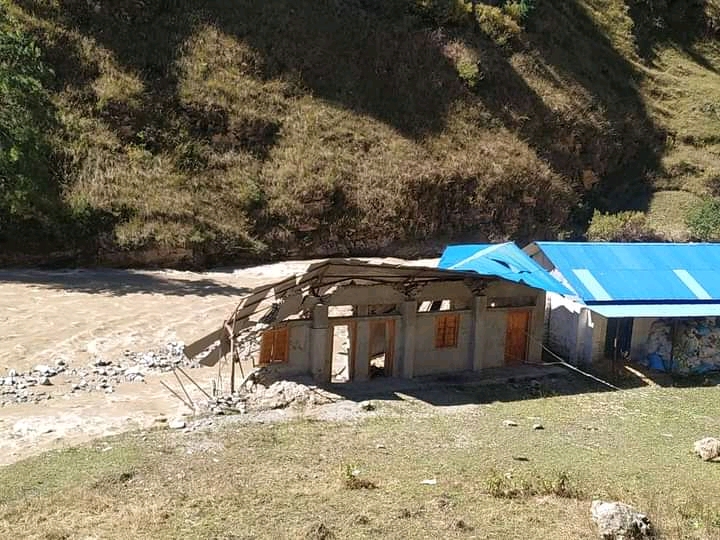 सताब्दिकै ठुलो वाढी , टाेप्लामा घट्टे खाेला जलविद्युत  अायाेजना पावर हाउ वगायाे (फाेटाे सहित )