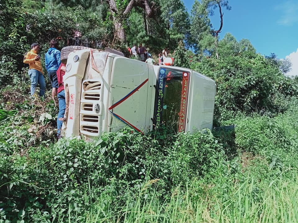 सल्यानमा जिपकाे ठक्करबाट घाइते दुई विद्यार्थीको मृत्यु